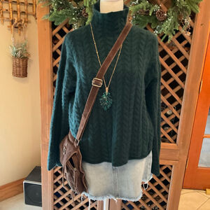 Antonio Melani Cashmere Luxury Bell Sleeve Cropped Green Sweater Size Medium